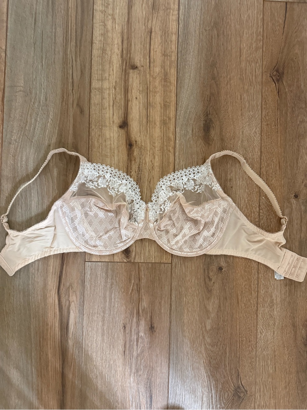 Wacoal Lace-Trim Full Coverage Bra in Light Nude